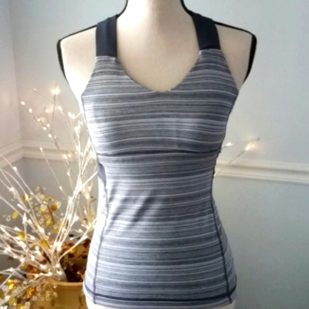 LULULEMON YOGA/RUNNING/SPORTS TOP.  Size 4, Gray-Black